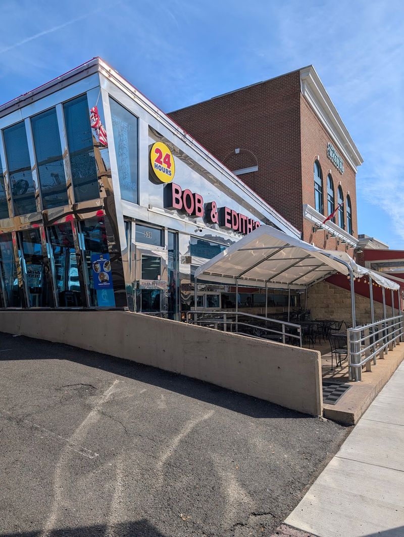A Round-the-Clock Corner of Crystal City