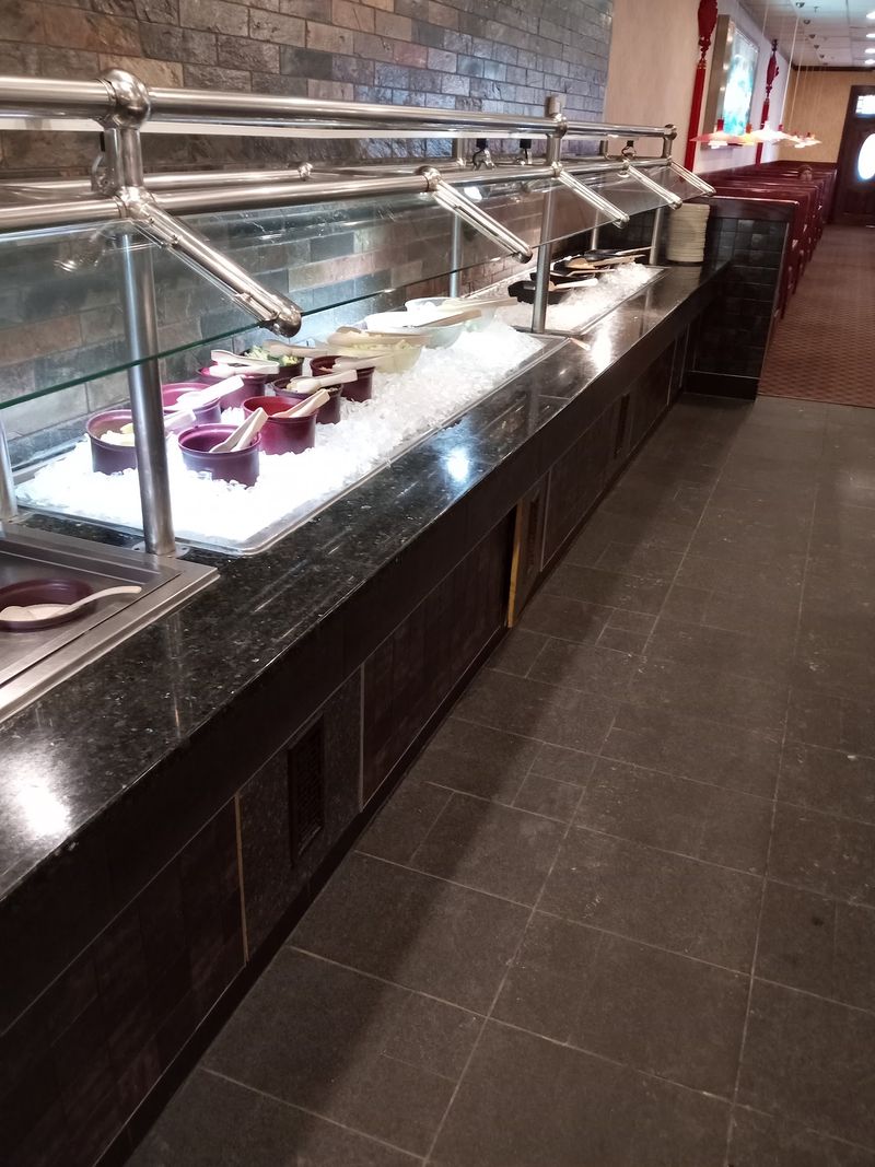 A Salad Bar That Holds Its Own
