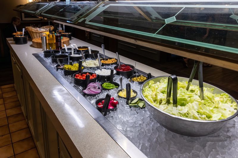 A Salad Bar That Refuses to Retire A Salad Bar That Refuses to Retire