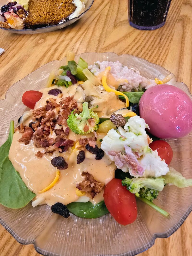 A Salad Bar With a Fan Club A Salad Bar With a Fan Club