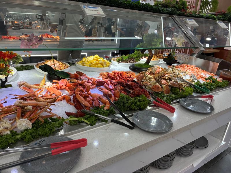 A Seafood Spot on Golf Road