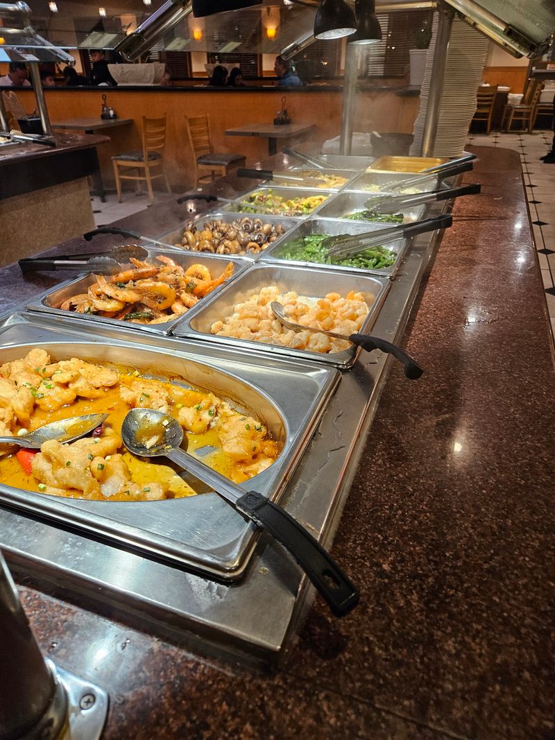 A Seafood Spread on Arizona Avenue