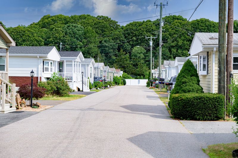 A Shoreline Address in Westbrook