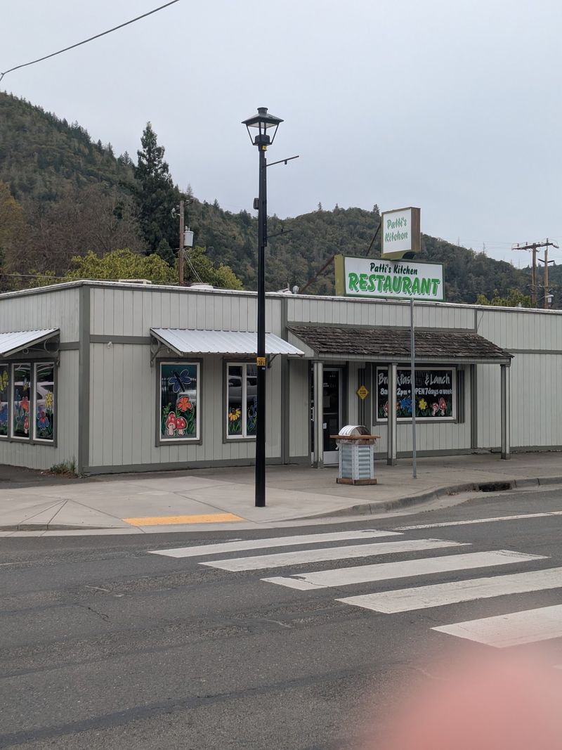 A Small Diner on 2nd Avenue