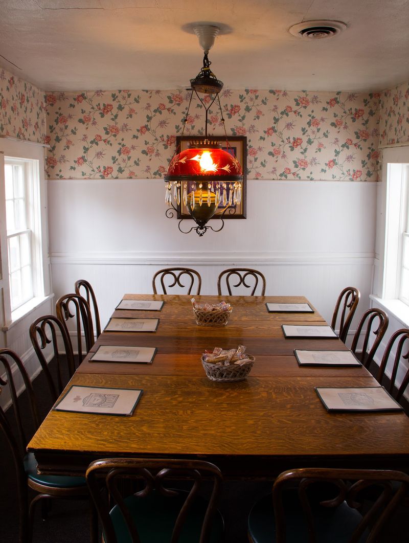 A Soft Verdict on This Old Dining Room