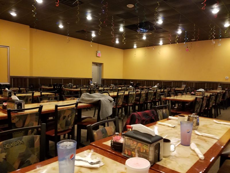 A Spacious, Colorful Dining Room