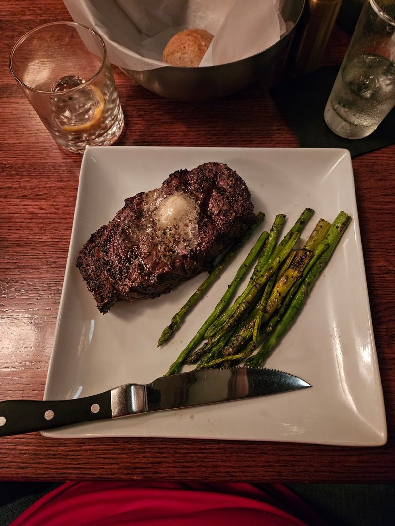 A Steakhouse That Earned Its Stripes A Steakhouse That Earned Its Stripes