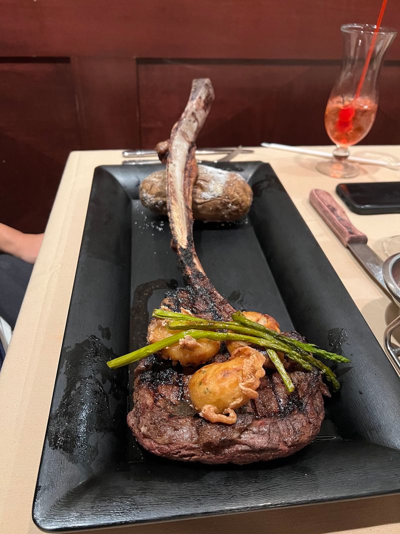 A Steakhouse Tucked Inside a Casino