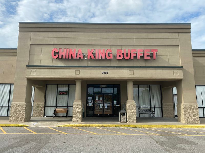 A Strip Mall Surprise on Lowes Drive