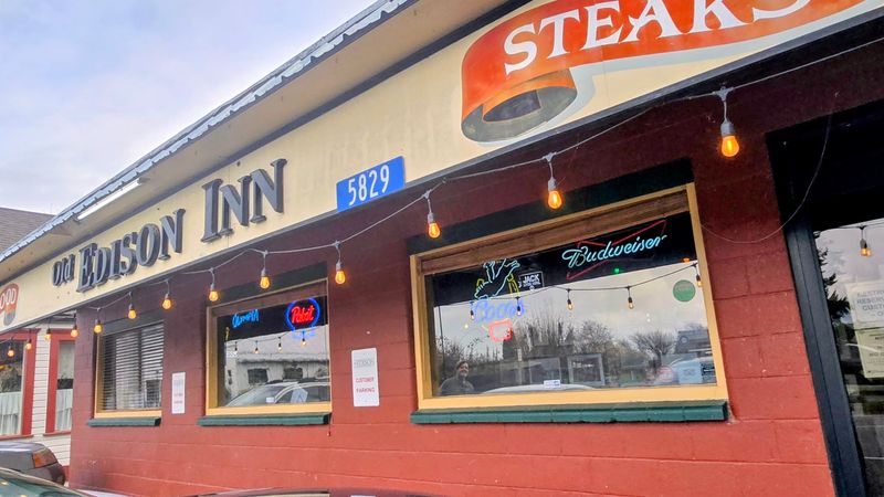 A Tavern Tucked Into Tiny Edison