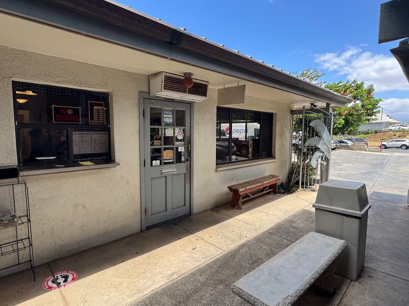 A Wailuku Counter With Deep Roots