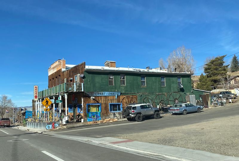 A Worthwhile Pause in a Tiny Town
