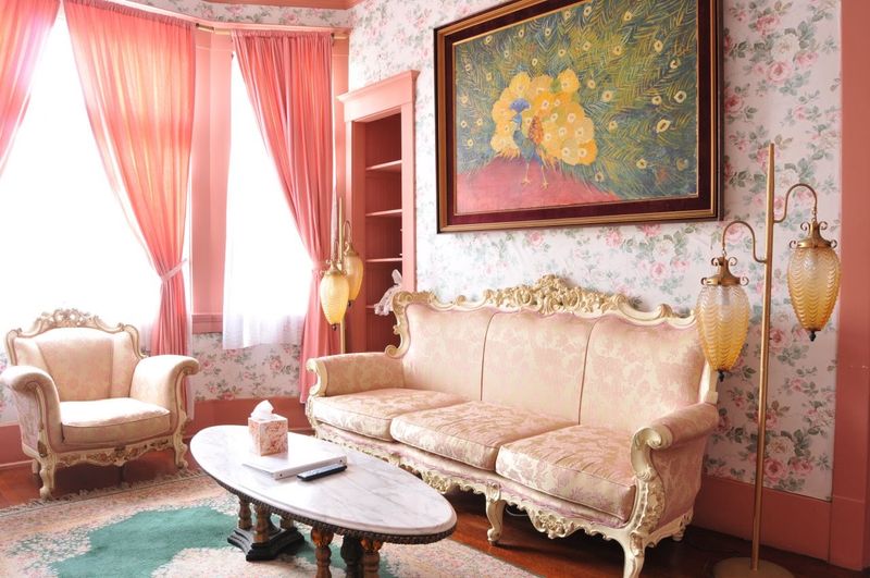 An Adults-Only Retreat Near Waikiki