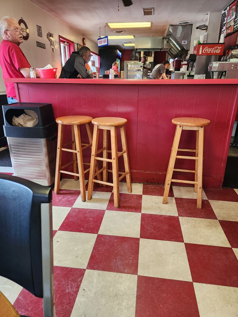 An Old-School Burger Joint That Refuses to Change An Old-School Burger Joint That Refuses to Change