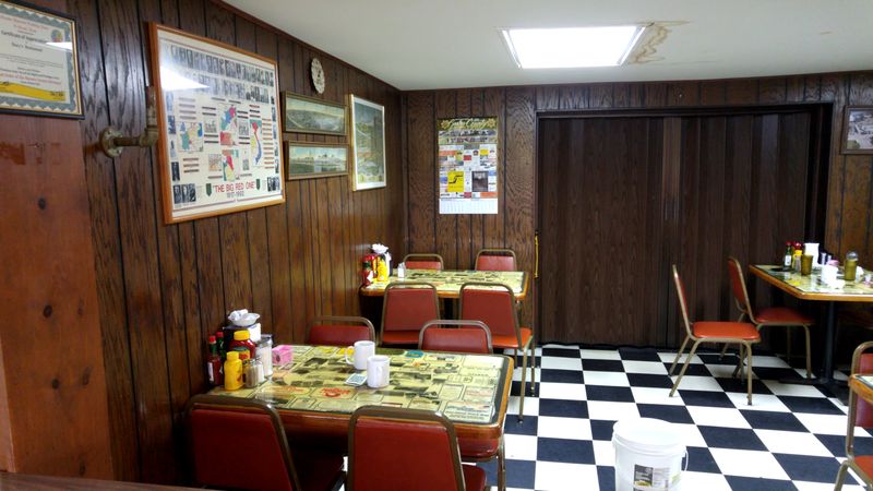 An Old-School Diner That Wears Its Age Proudly An Old-School Diner That Wears Its Age Proudly