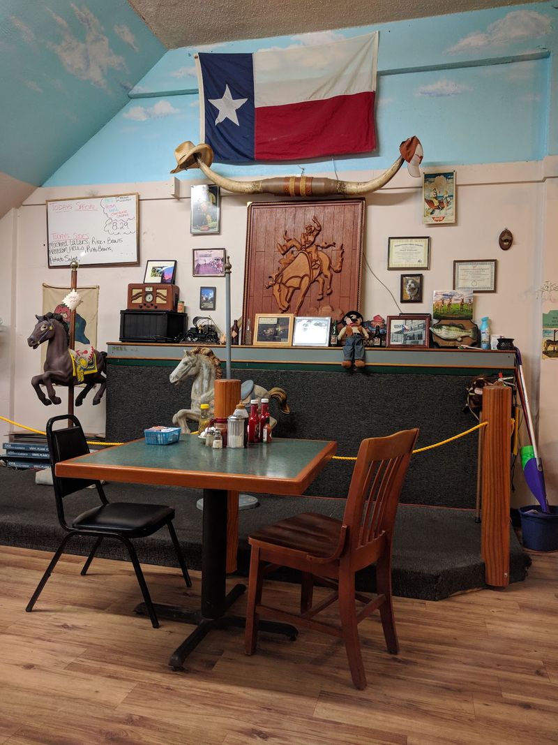 An Unhurried Room for Every Kind of Table An Unhurried Room for Every Kind of Table