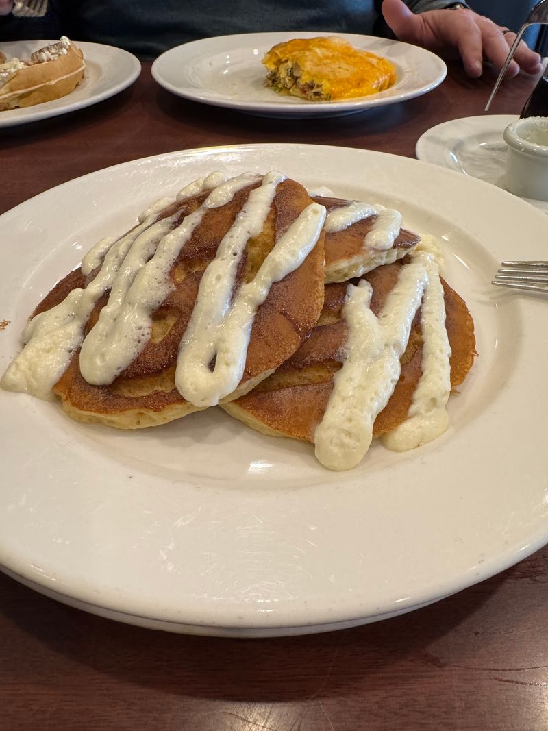 Apple, Pumpkin, and Cinnamon Roll Favorites Apple, Pumpkin, and Cinnamon Roll Favorites