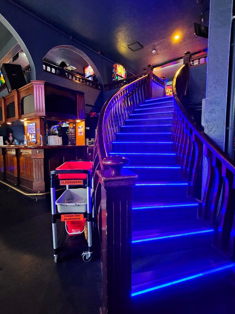 Atmosphere With a Club Feel