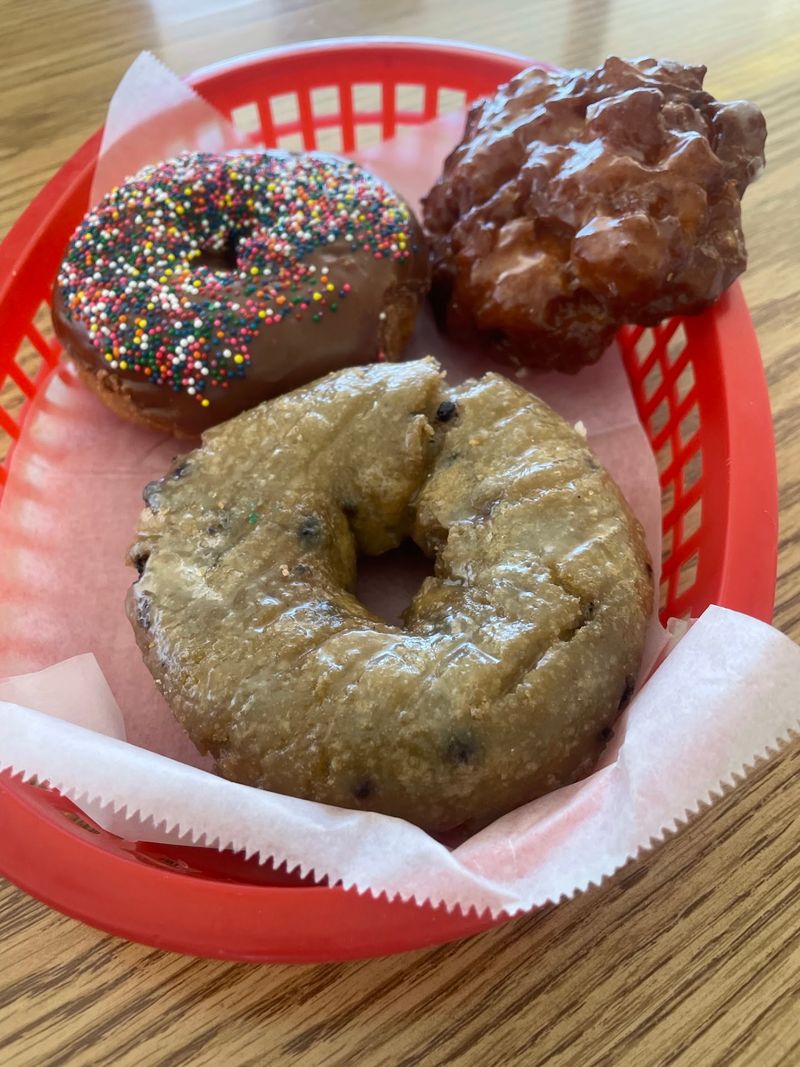 Baker's Dozen Donuts & Coffee, Sierra Vista, AZ