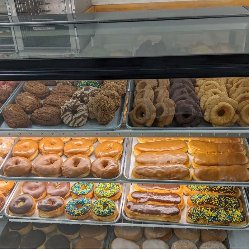 Bakers Dozen Donuts, Dayton, NV