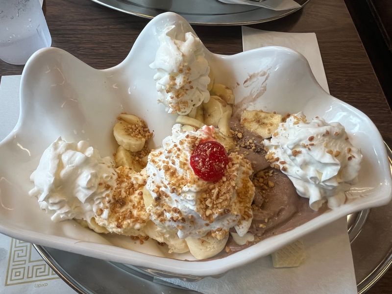 Banana Splits Built for a Crowd