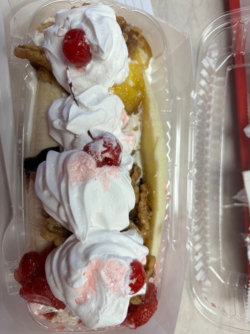 Banana Splits and Brownie Sundaes Banana Splits and Brownie Sundaes