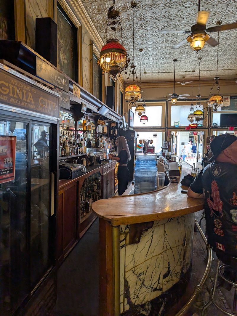 Bartenders Who Spin a Yarn