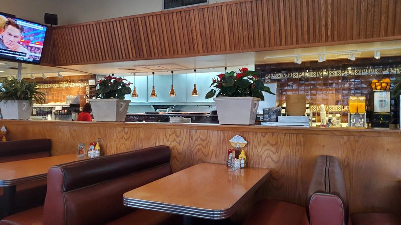 Beating the Wait at a 24/7 Diner