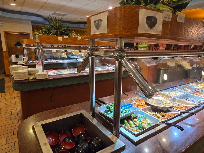 Beyond Seafood: Hot Stations, Grill, and Sweets