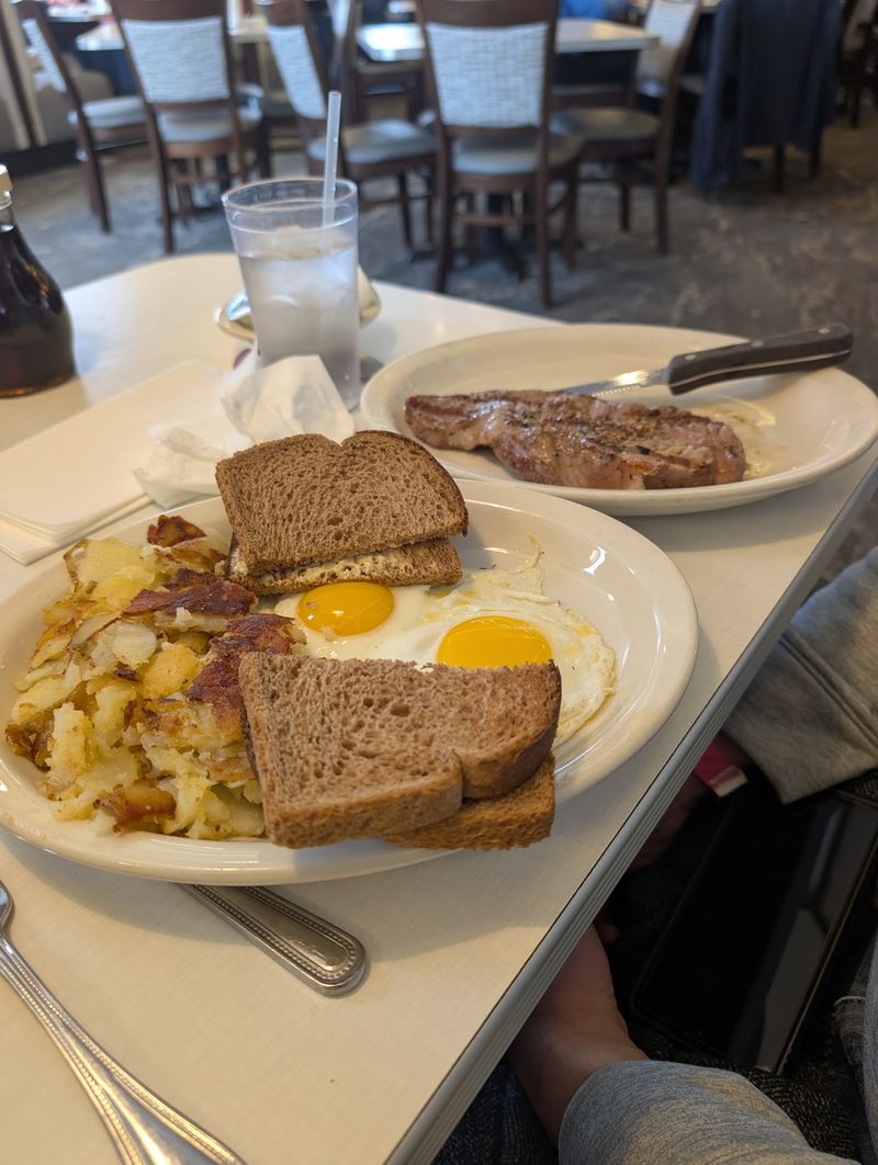 Big Plates, Friendly Bills Big Plates, Friendly Bills
