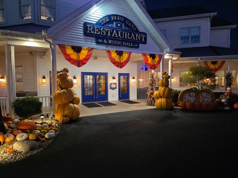 Blue Gate Restaurant & Bakery, Shipshewana, IN