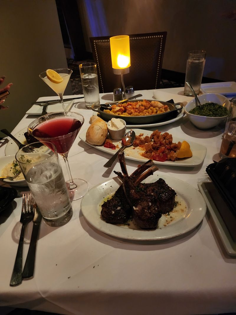 Booths, Bar Seats, and Business Dinners Booths, Bar Seats, and Business Dinners