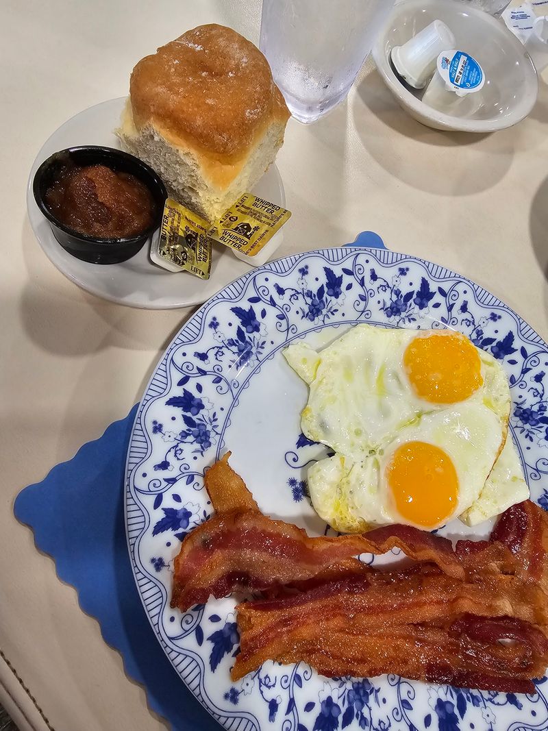 Breakfast Starts the Pie Pilgrimage