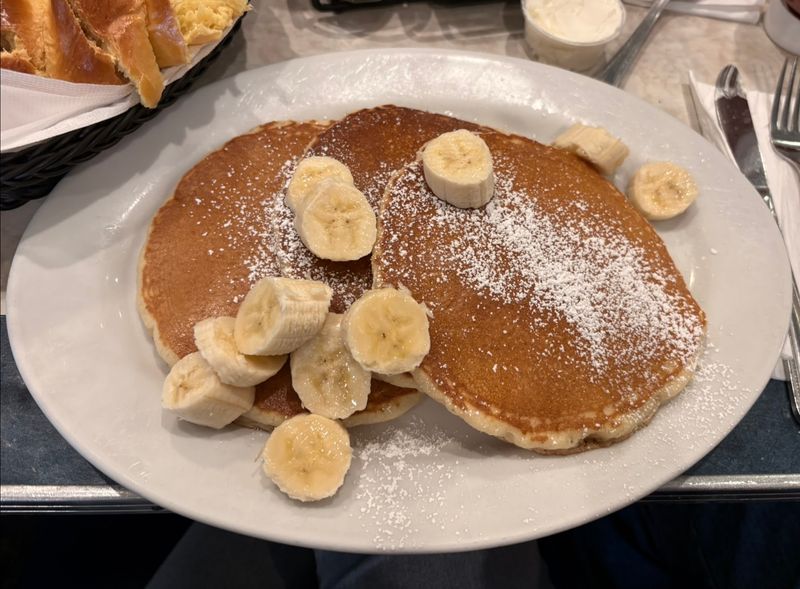 Breakfast That Ignores the Clock Breakfast That Ignores the Clock