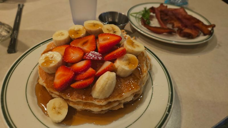 Breakfast at Seven, Late Bites at Three
