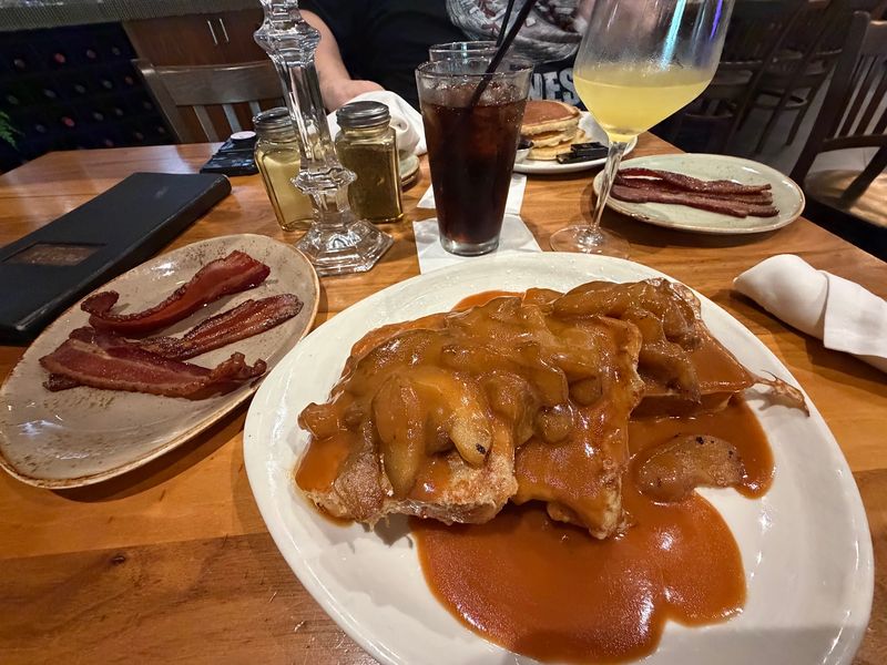 Brunch, the Bar, and Everything Between Brunch, the Bar, and Everything Between