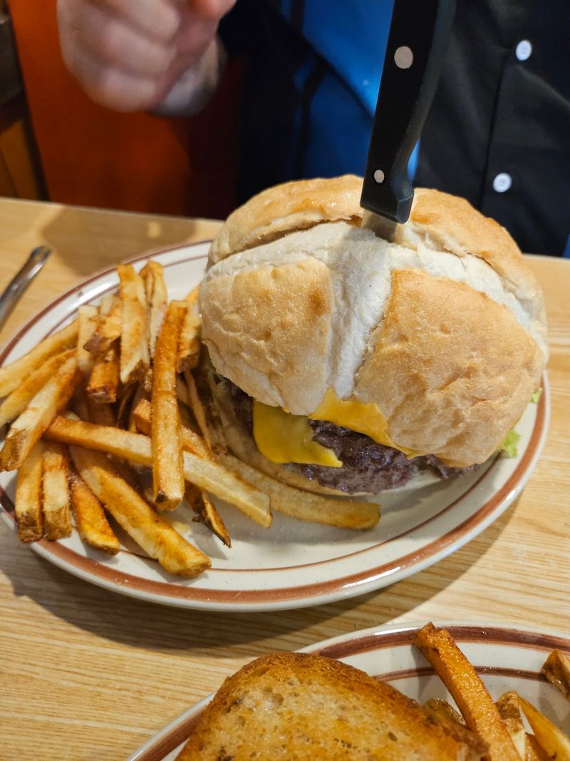 Burgers, Melts, and a Lunch Lineup Burgers, Melts, and a Lunch Lineup