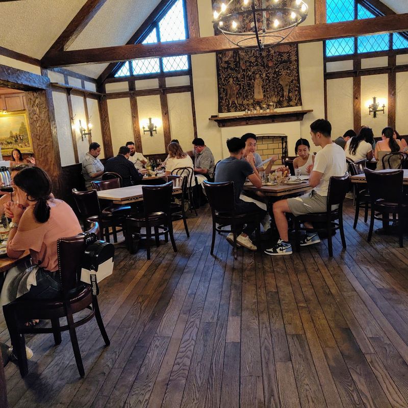 Cash, Valet, and Timing Your Table