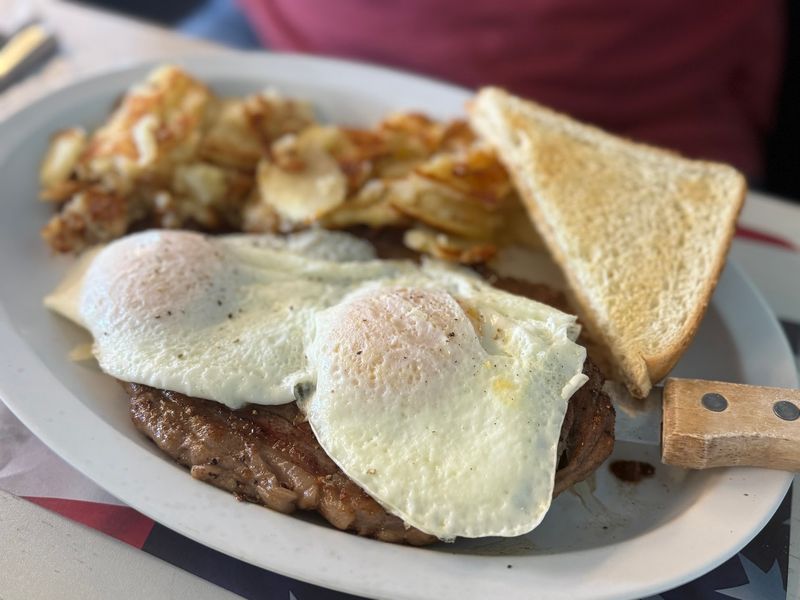 Chipped Beef, Gravy, and Home Fries Chipped Beef, Gravy, and Home Fries