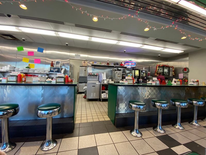 Chrome, Counters, and a 1950s Mood Chrome, Counters, and a 1950s Mood
