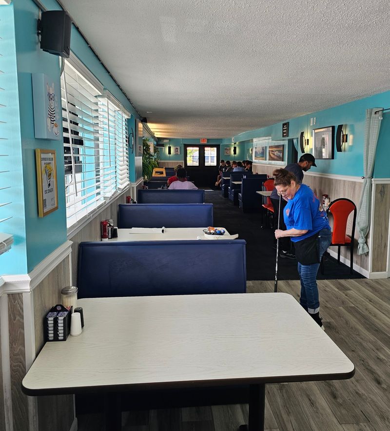 Clean Rooms and Easy Seating Clean Rooms and Easy Seating