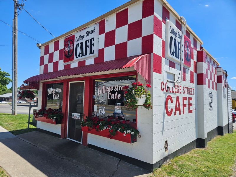 College Street Café, Springfield, MO