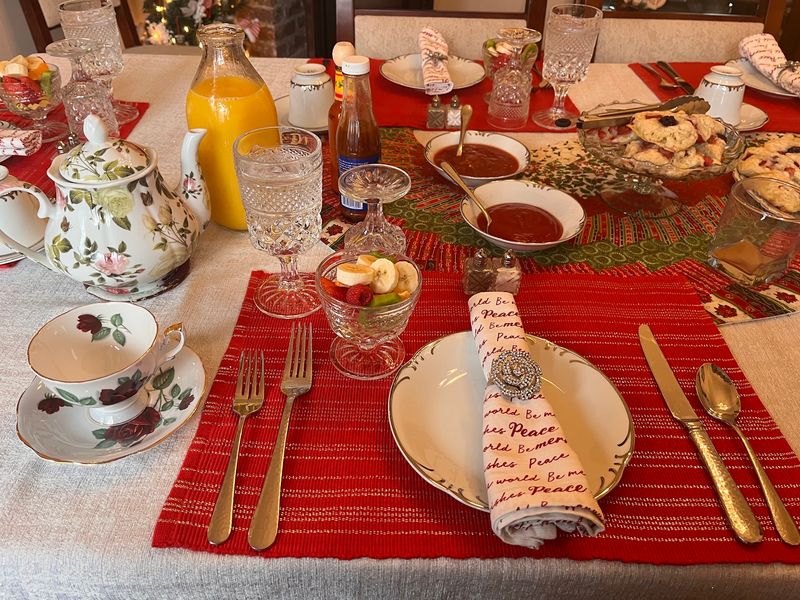 Cookies on the Pillow, Care at the Table