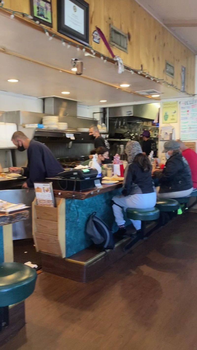 Counter Seats and a Front-Row Grill Counter Seats and a Front-Row Grill