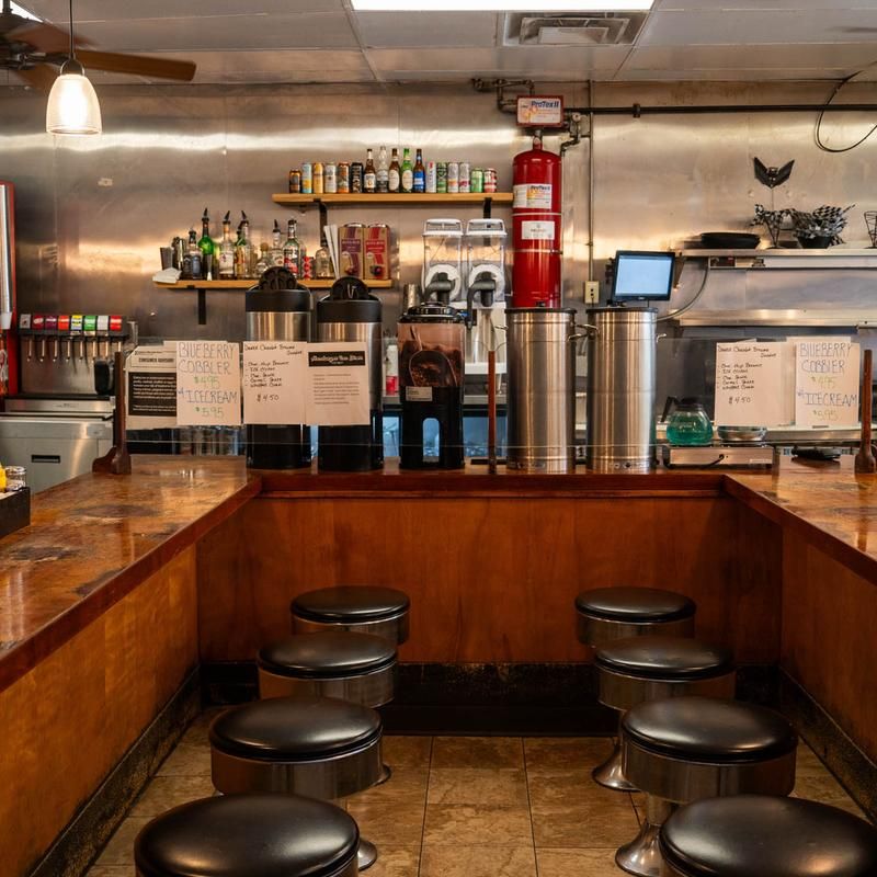 Counter Stools Instead of Private Tables