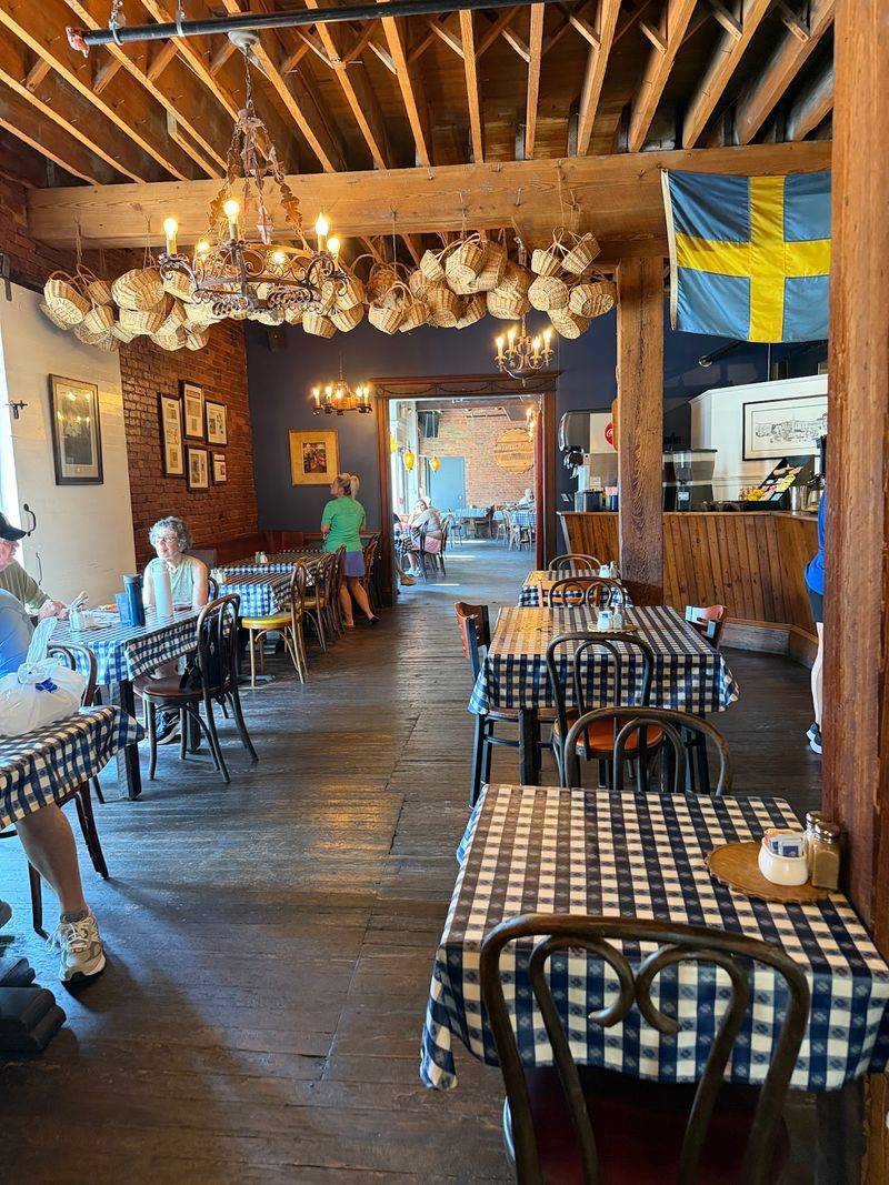 Country-Chic Rooms and Old Coffee Shop Charm