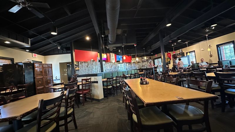 Cozy Booths and a Laid-Back Mood