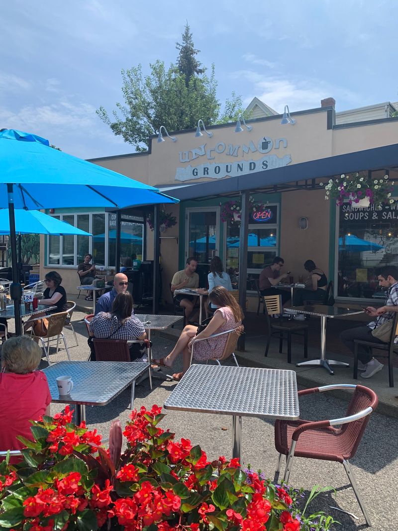 Cozy Booths and a Sunny Patio