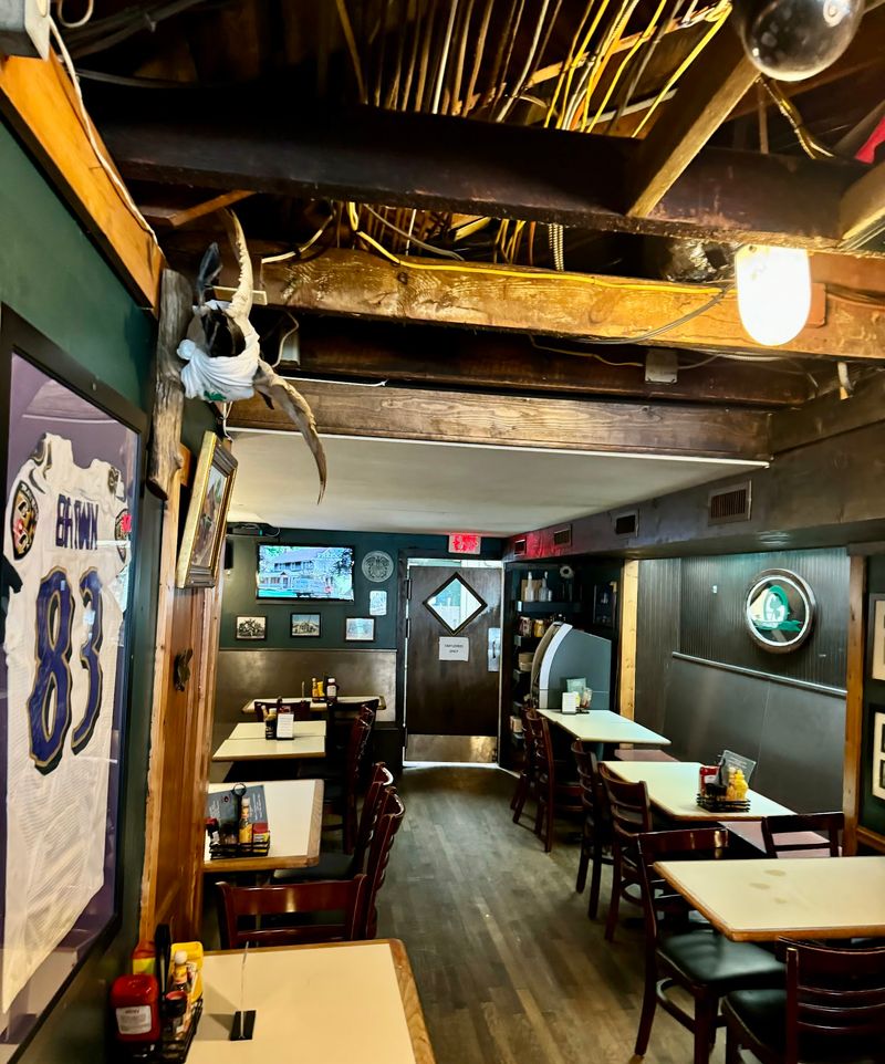 Cozy Quarters and Tight Tables Cozy Quarters and Tight Tables