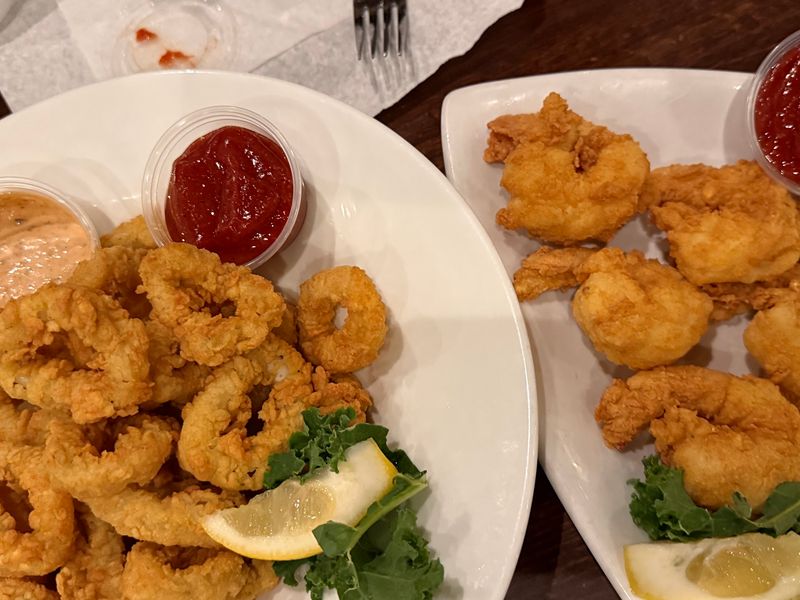 Crab Cakes, Soft Shells, and Other Headliners Crab Cakes, Soft Shells, and Other Headliners